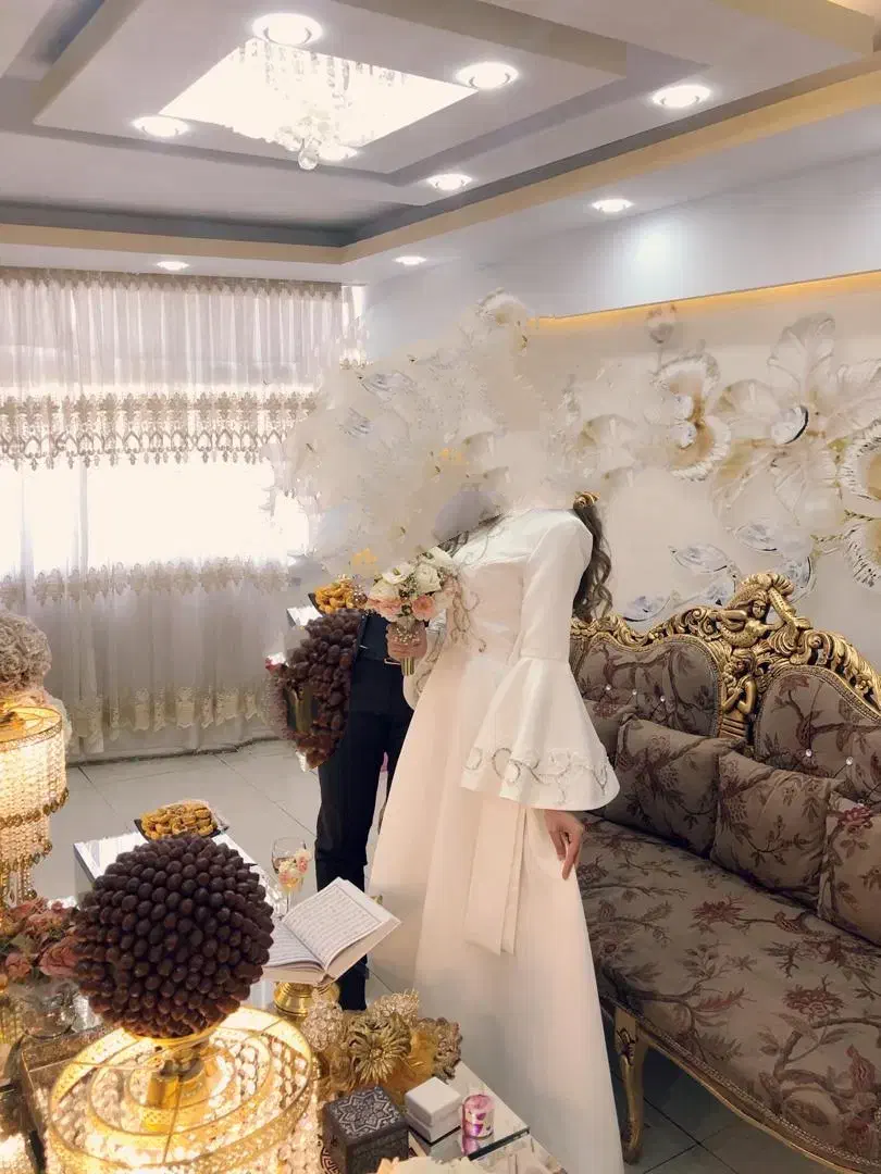 لباس عقد و نامزدی|لباس|فردیس, نسترن شرقی|دیوار