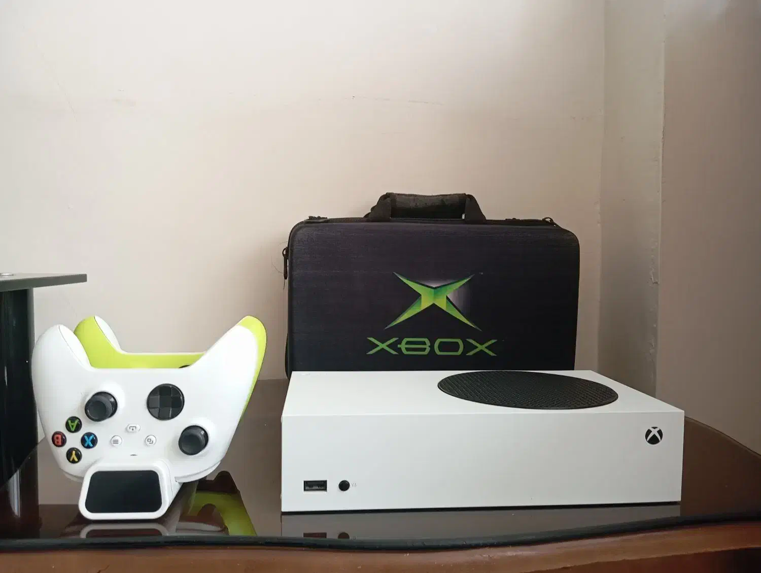 کنسول بازی.xbox series s. دو دسته|کنسول، بازی ویدئویی و آنلاین|اصفهان, کوی امام|دیوار