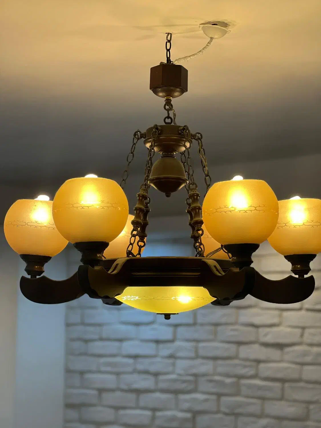 لوستر شش شاخه چوبی|لوستر و چراغ آویز|لنگرود, |دیوار