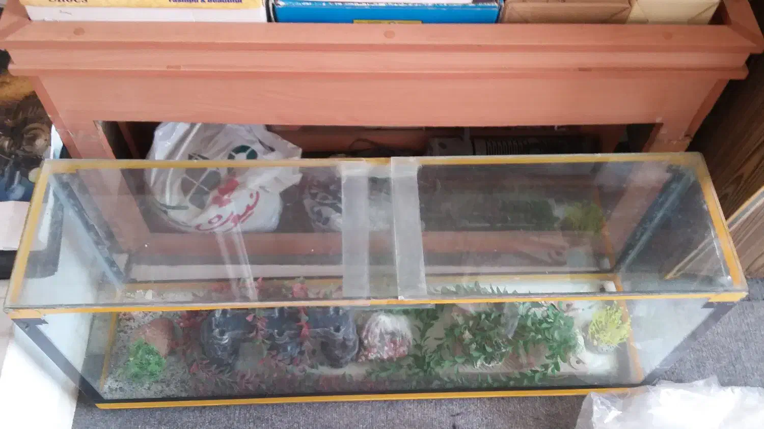 آکواریوم با کلبه چوبی و تمامی وسایل (بسیار تمیز )|ماهی|اصفهان, شهرک کاوه|دیوار