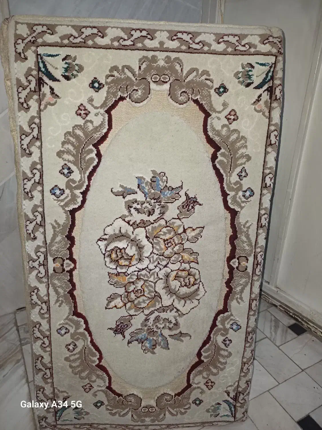 پشتی|پشتی|قم, چهل درخت‎|دیوار