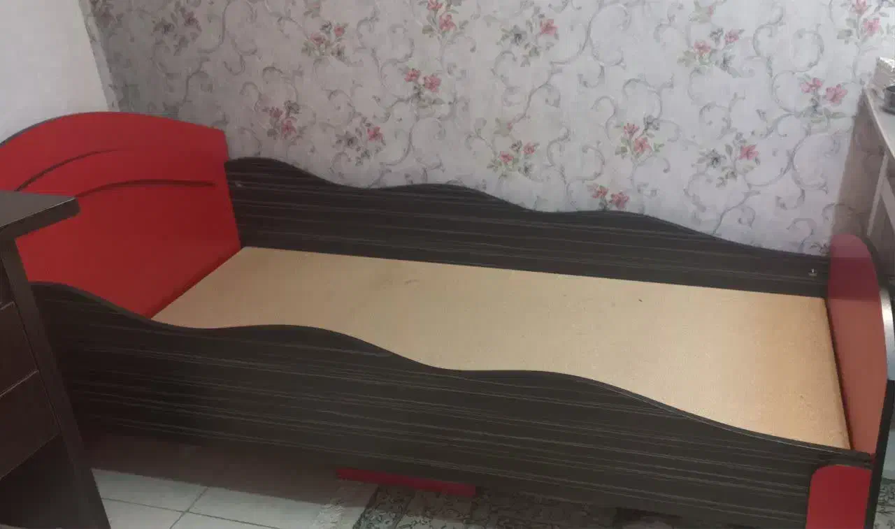 تخت نوجوان|تخت و سرویس خواب|اصفهان, کوی میلاد|دیوار