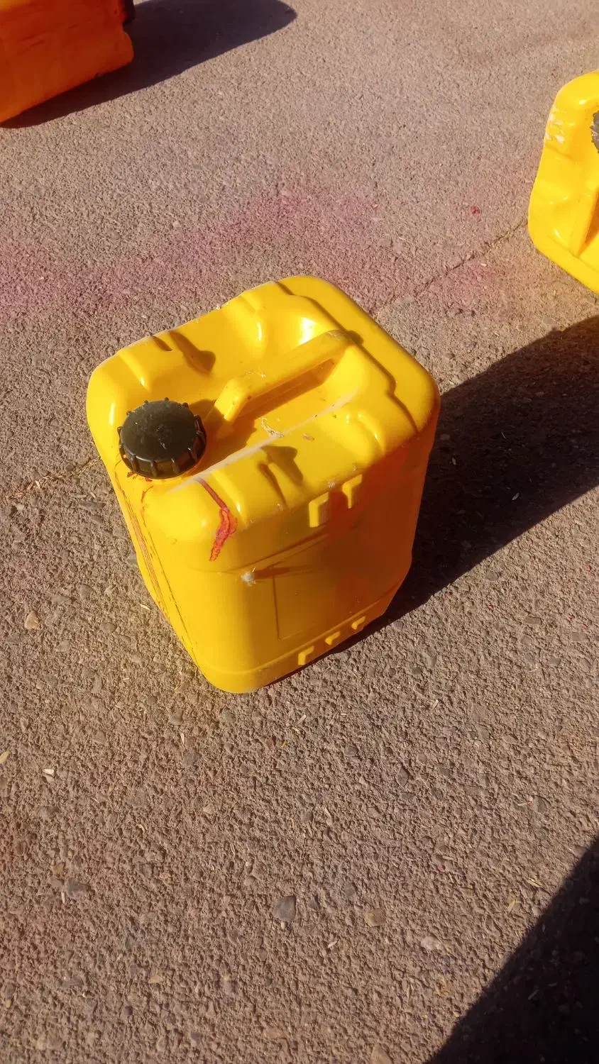 گالن خالی|ظروف نگهدارنده، پلاستیکی، یک‌بارمصرف|تربت جام, شهید نصرالهی|دیوار