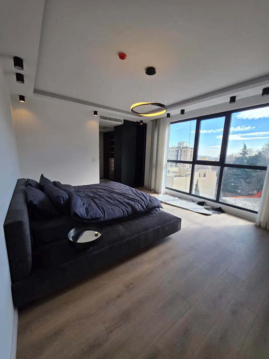 200 متر تراس با دید شهر و باغات 10000 متر مشاعات|فروش آپارتمان|تهران, آجودانیه|دیوار