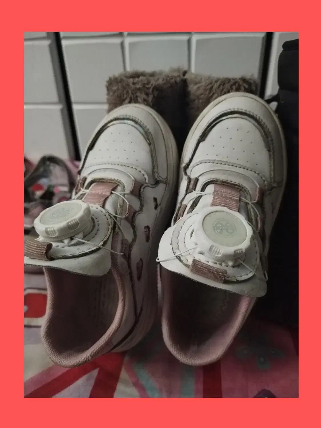 کفش|کفش و لباس بچه|اندیشه, اندیشه فاز ۱|دیوار