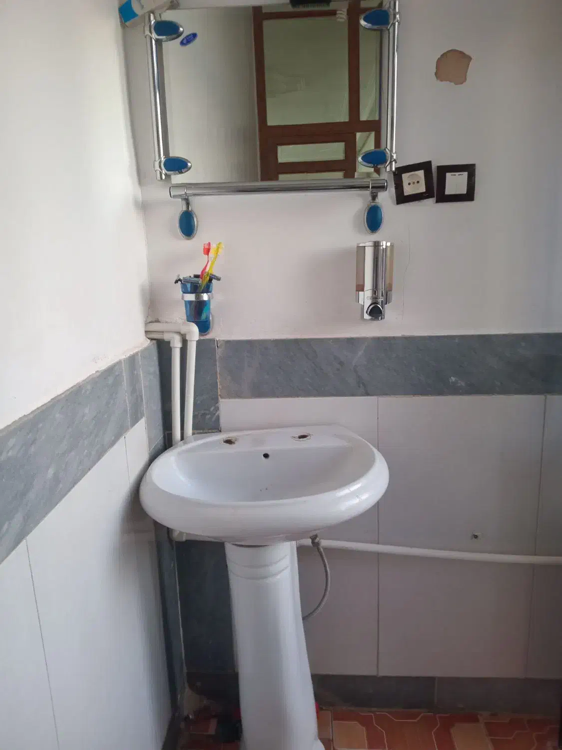 آینه و روشویی|لوازم سرویس بهداشتی|اسلام‌‌آباد غرب, |دیوار