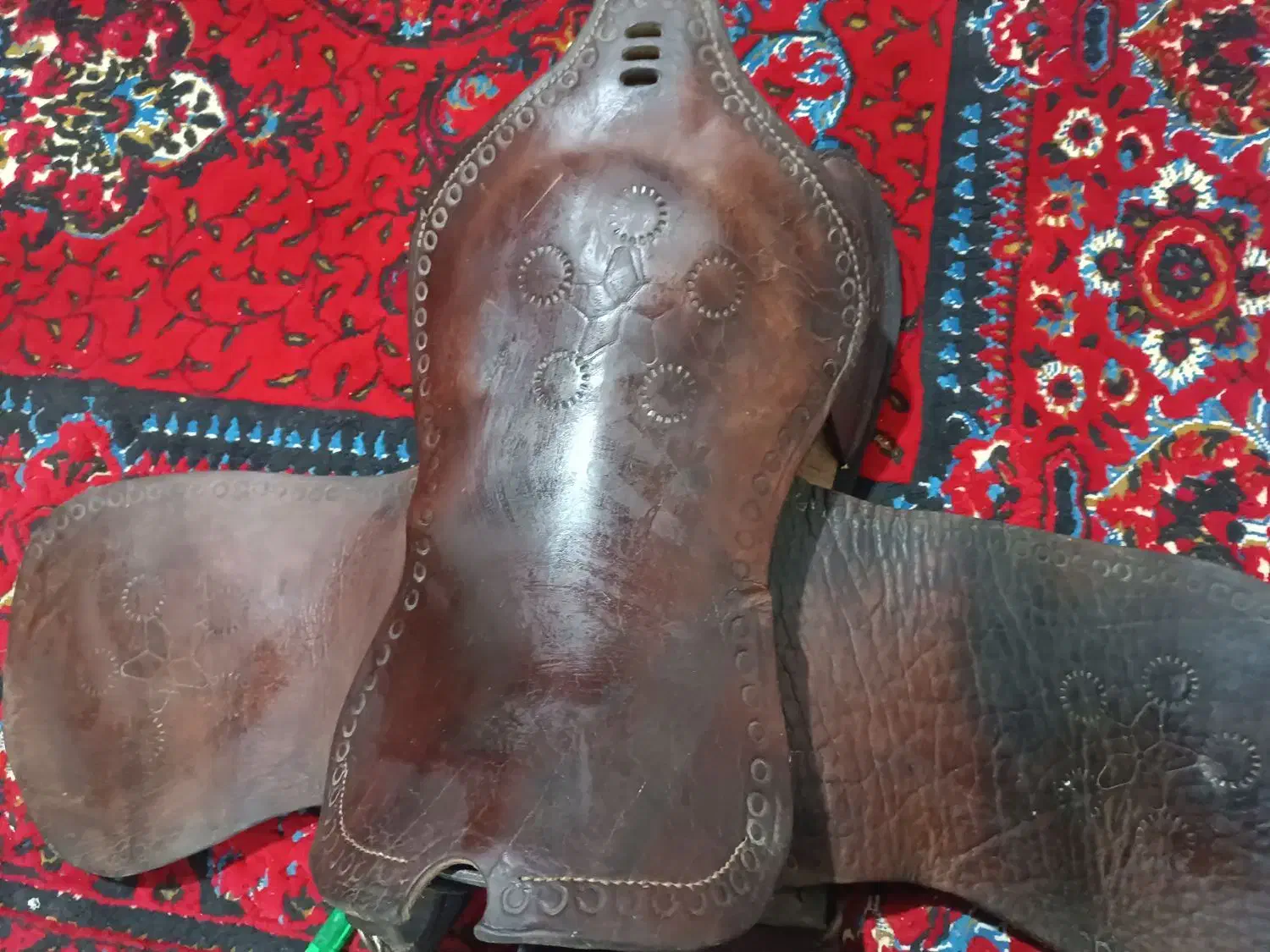 زین چرم گاومیشی قدیمی|اسب و تجهیزات اسبسواری|مرودشت, ژیان|دیوار