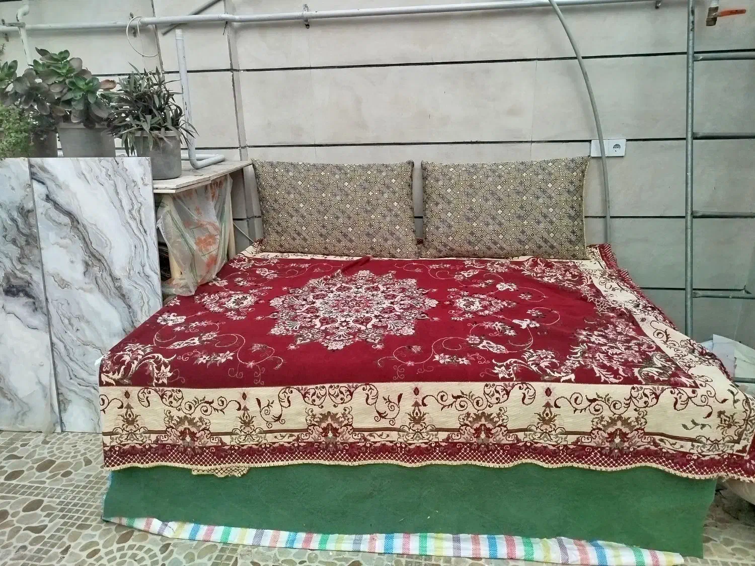 تخت آهنی حیاطی|تخت و سرویس خواب|آزادشهر, |دیوار