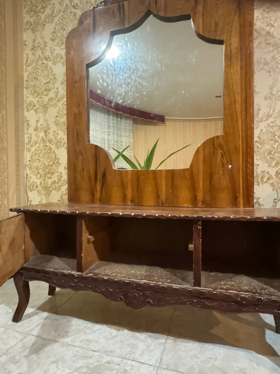 کمد آینه|مبلمان خانگی و میز عسلی|یزد, |دیوار