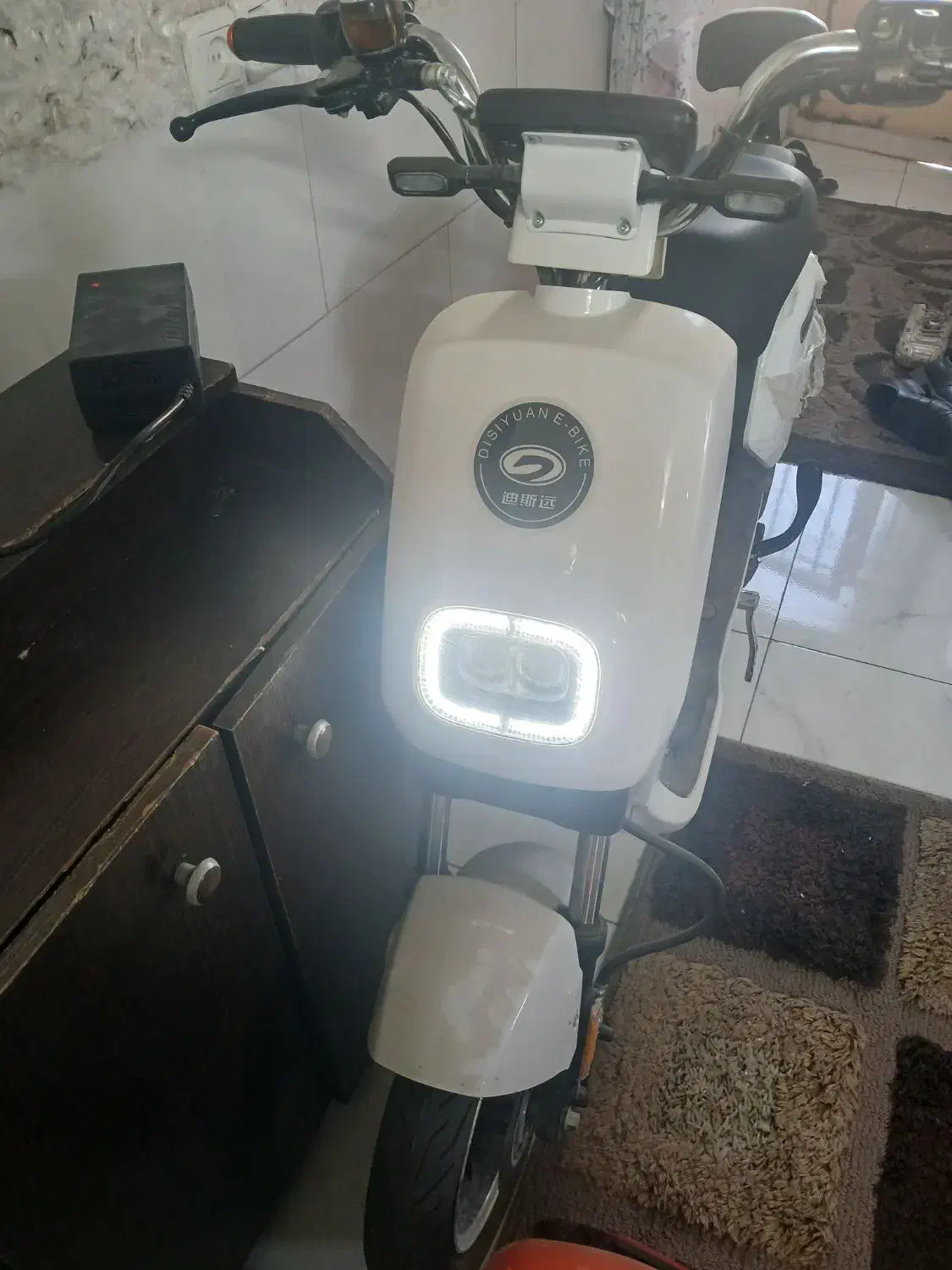 اسکوتر برقی|دوچرخه، اسکیت، اسکوتر|شیراز, قلعه شاهزاده بیگم|دیوار