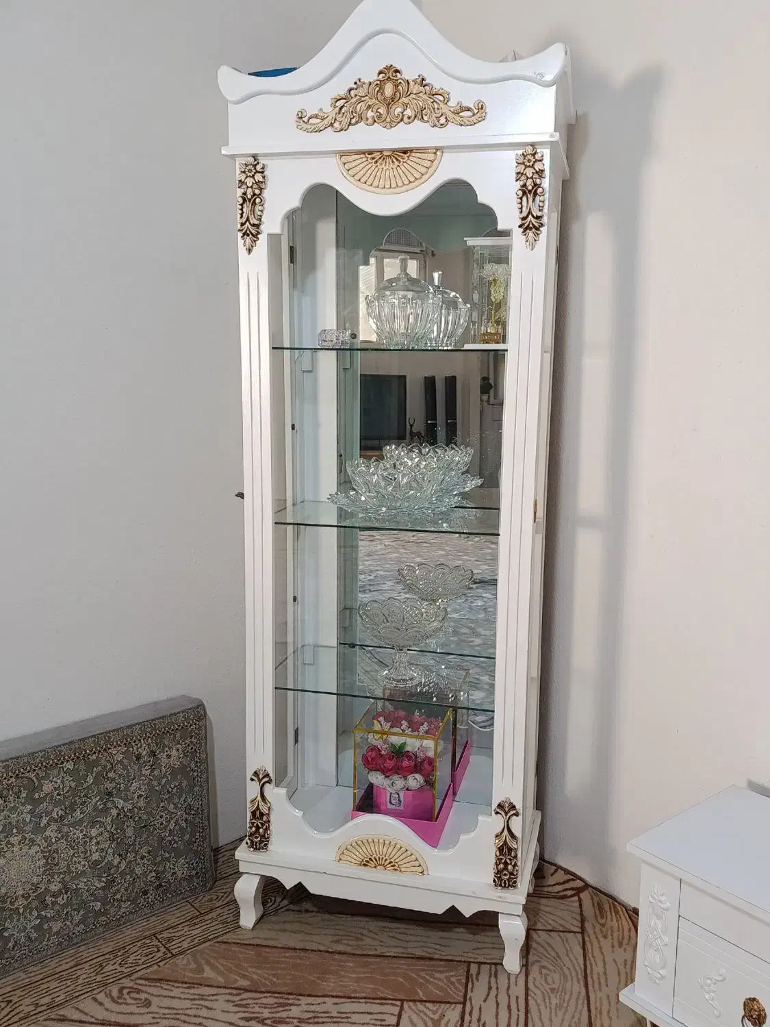 بوفه ویترین|بوفه، ویترین، کنسول|صحنه, |دیوار