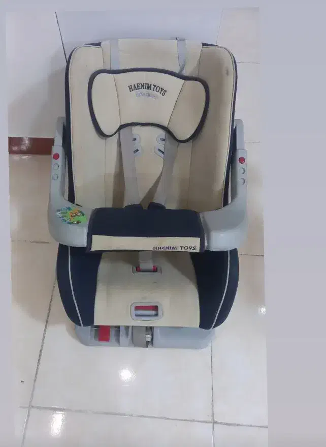 صندلی کودک جنس کره ای بسیار مقاوم و در حد نو|تخت و صندلی بچه|رشت, فلسطین|دیوار