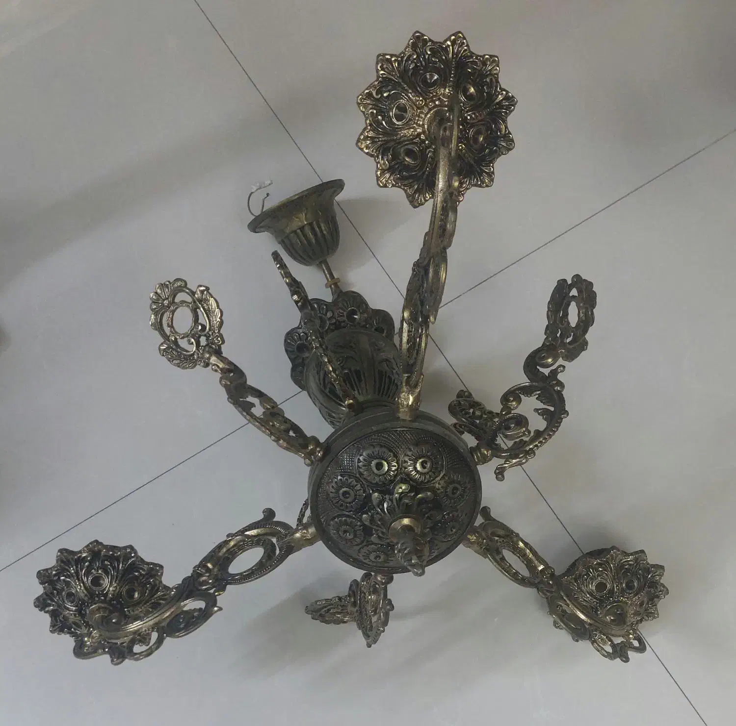 لوستر کلاسیک در حد نو|لوستر و چراغ آویز|مشهد, هنرستان|دیوار