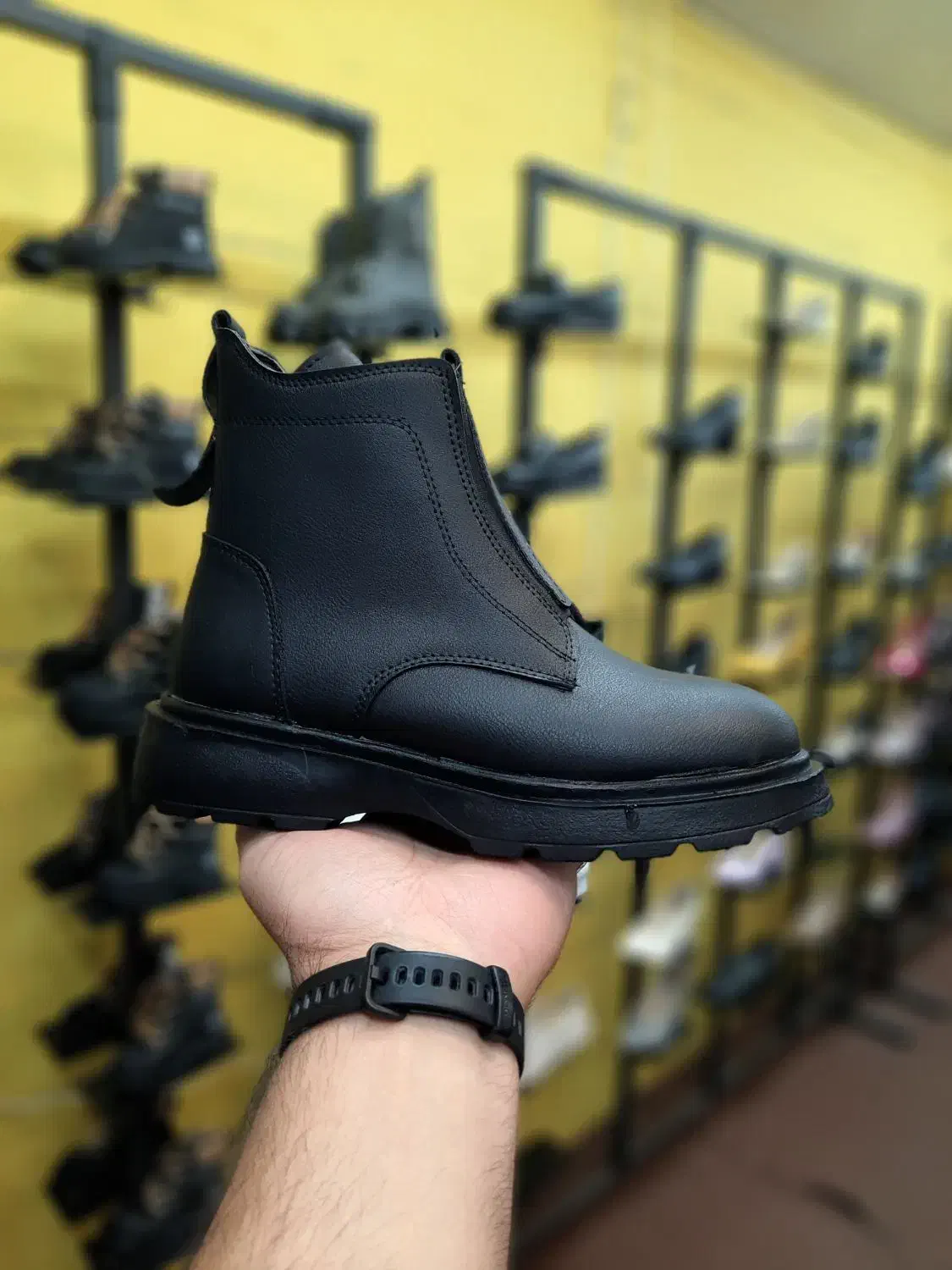 استخدام فروشنده خانم کفش|استخدام بازاریابی و فروش|نجف‌آباد, بازار|دیوار