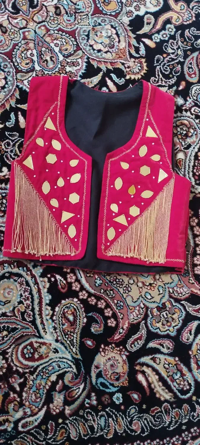 سخمه کوردی|لباس|دهگلان, |دیوار