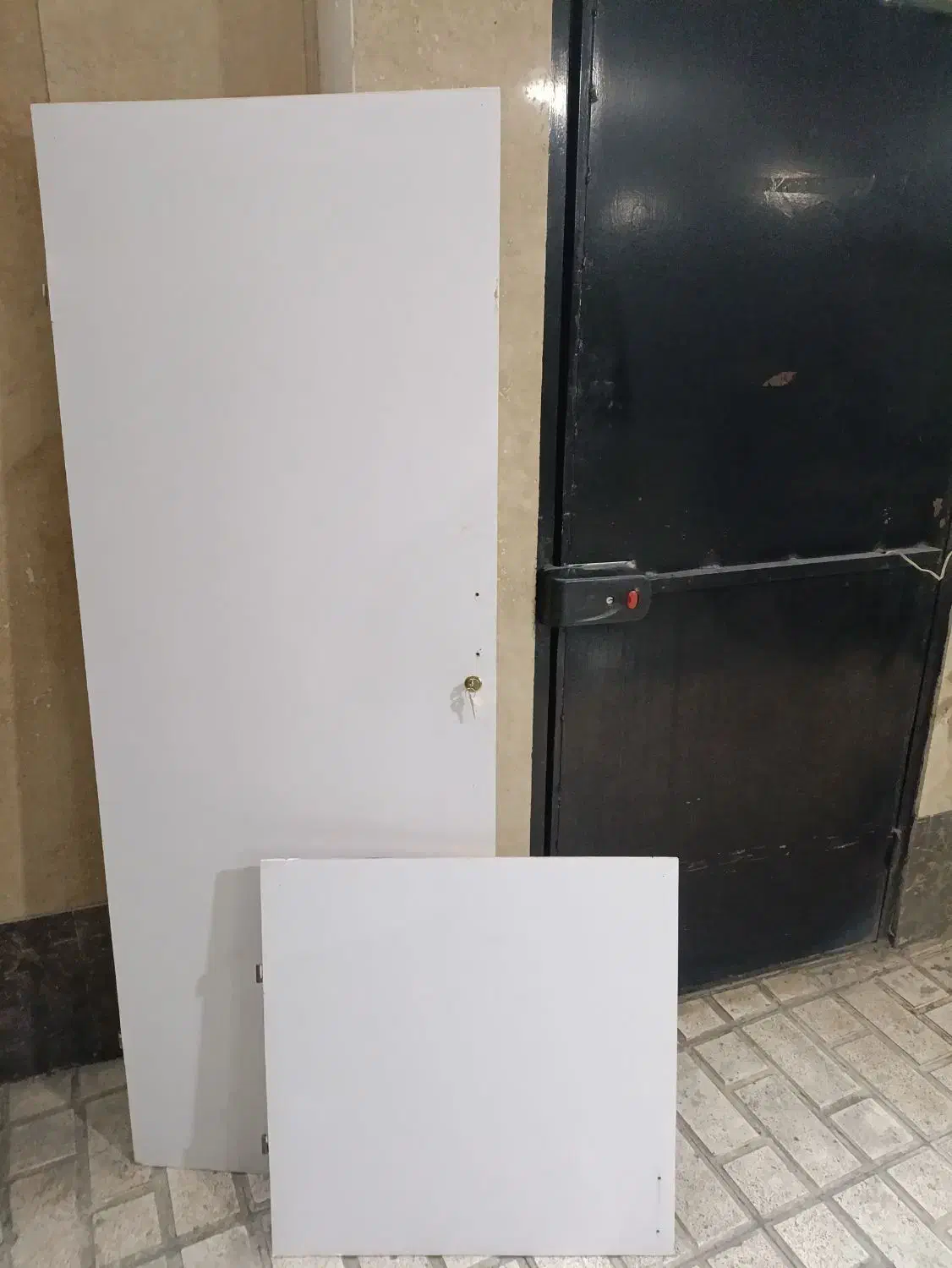 درب کمد دیواری کاملا سالم|جاکفشی، کمد، دراور|تهران, ارجمندی راد|دیوار