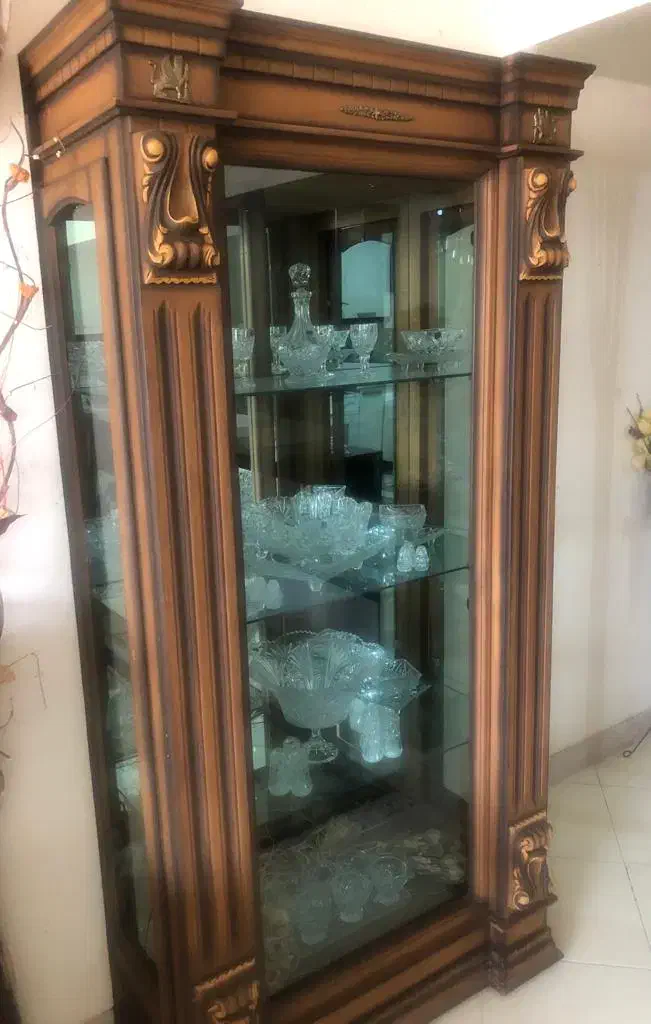 ویترین چوبی تمیز|بوفه، ویترین، کنسول|اصفهان, آبشار|دیوار