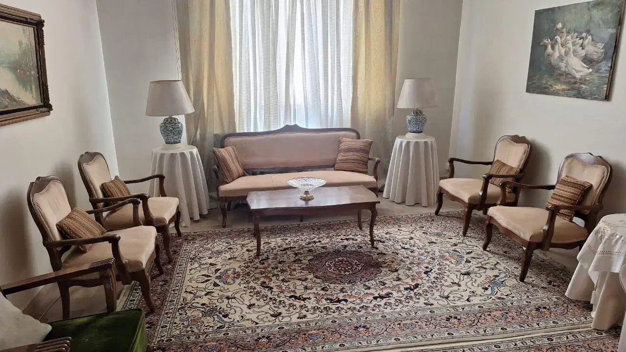 ست مبل چوبی خارجی ۸ نفره ومبل راحتی ۳ نفره وآباژور|مبلمان خانگی و میز عسلی|تهران, امیرآباد|دیوار