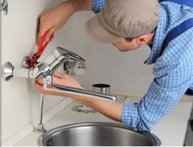 تعویض شیر آلات ساختمان لوله کشی و برق کشی ساختمان|خدمات پیشه و مهارت|بوشهر, |دیوار