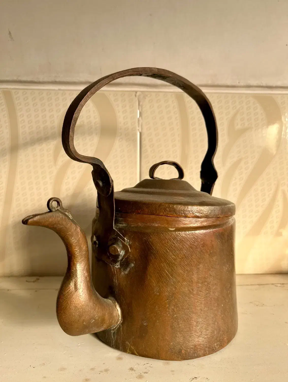 کتری مسی عتیقه ۱۲۰ ساله ، سالم و کلکسیونی|کلکسیون اشیاء عتیقه|کاشان, فاز ۱ ناجی آباد|دیوار