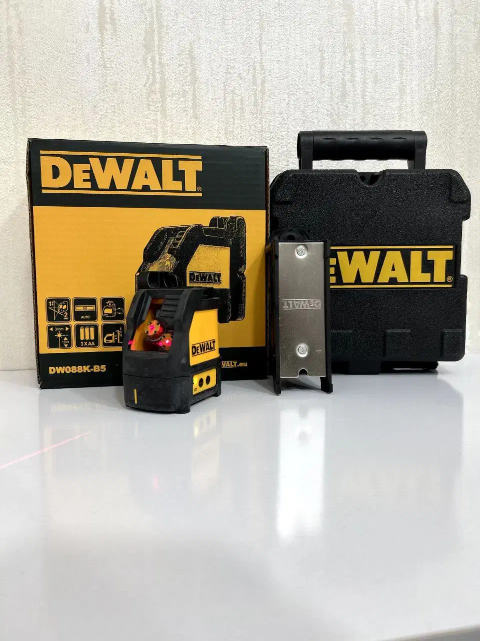 تراز لیزری دیوالت 180درجه دو بعدی|ابزارآلات|تهران, امیرآباد|دیوار