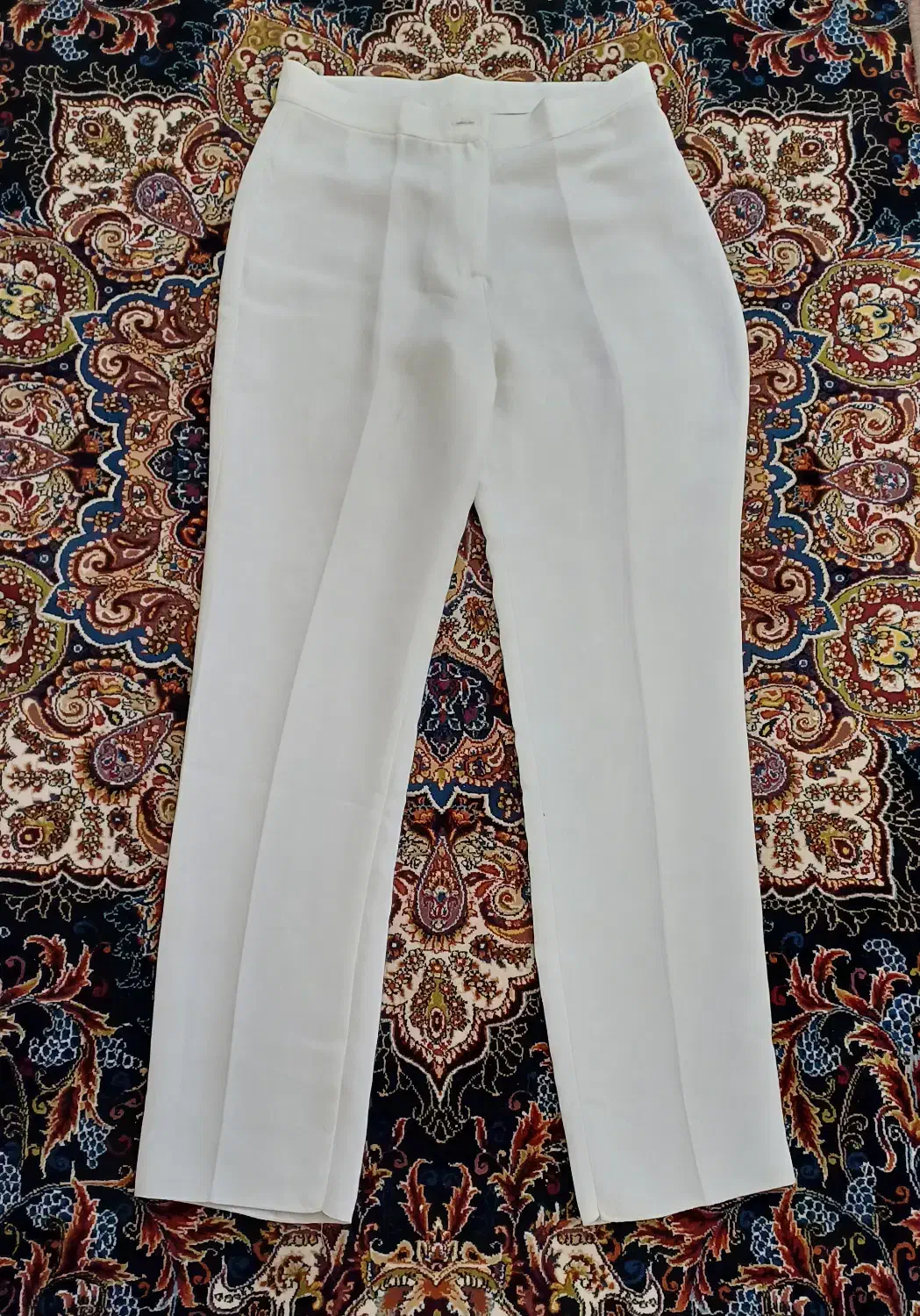 شلوار سفید|لباس|میانه, |دیوار