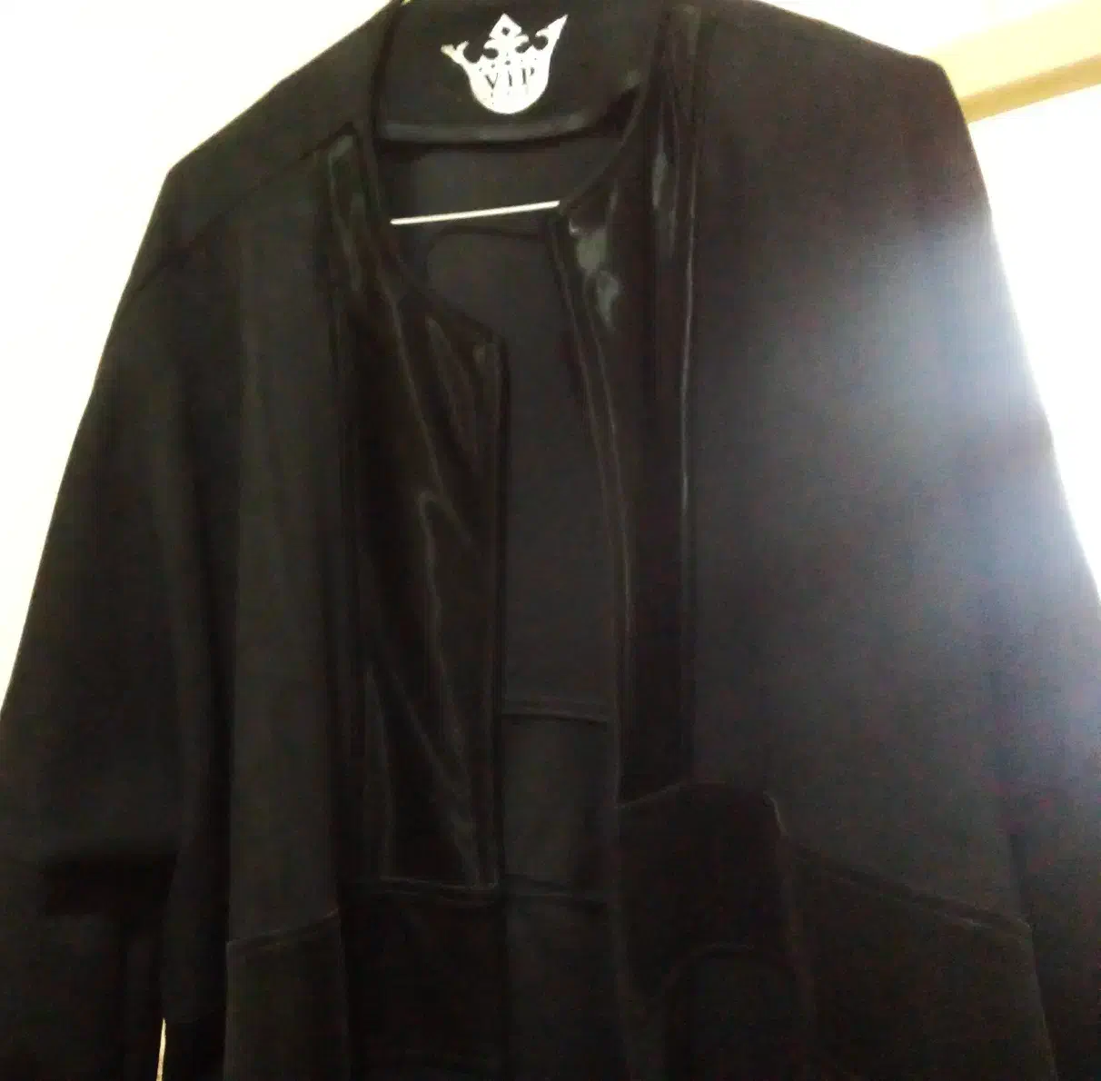 پالتو نو نو|لباس|خوی, |دیوار