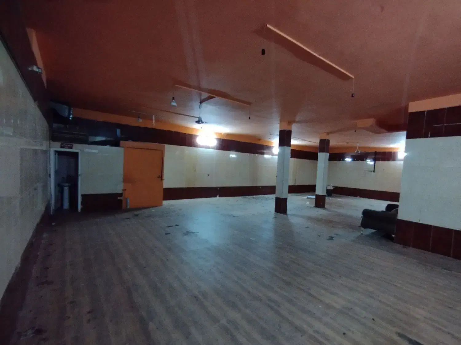 ۲۳۰ متر + ۱۰ متر / بر خیابان اصلی / تخلیه / فوری|اجارهٔ مغازه و غرفه|قرچک, شهرک طلائیه|دیوار