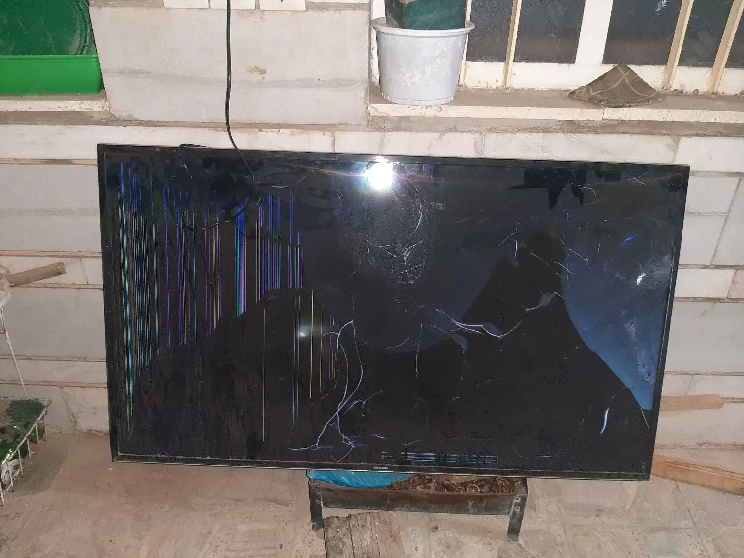 تلویزیون شکسته|تلویزیون و پروژکتور|دزفول, |دیوار