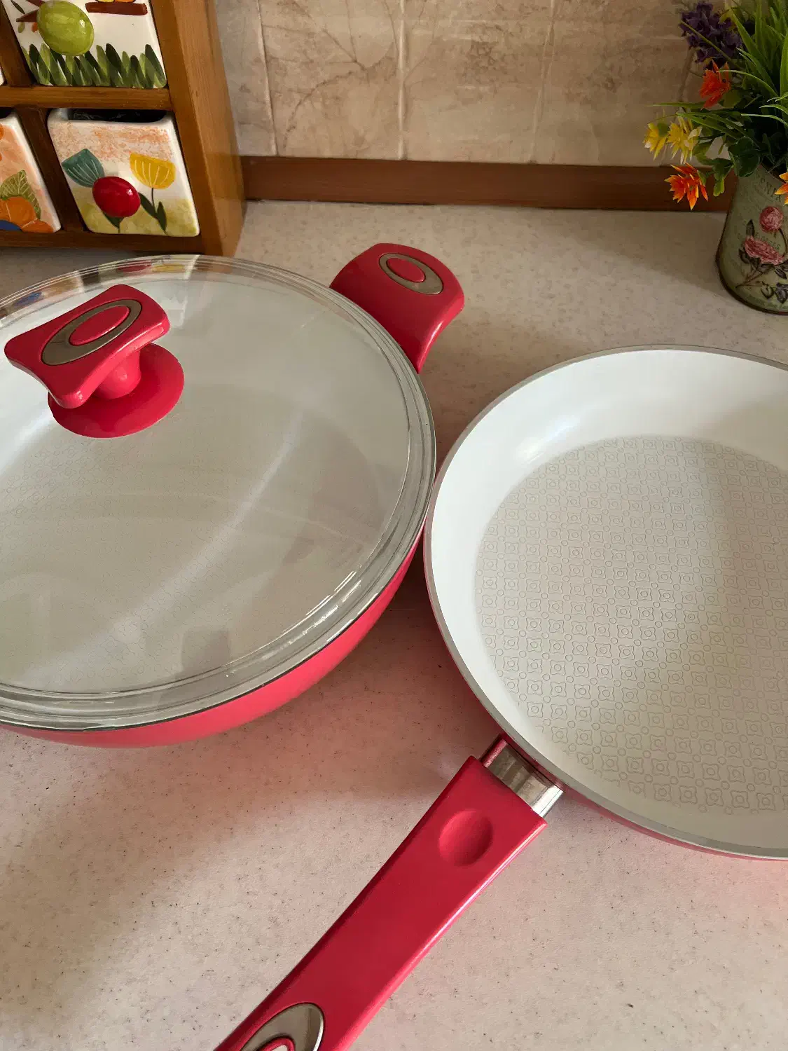 دو عدد تابه بزرگ‌ به سایز ۲۸ با یک درب شیشه ای|ظروف پخت‌وپز|کرج, عظیمیه|دیوار