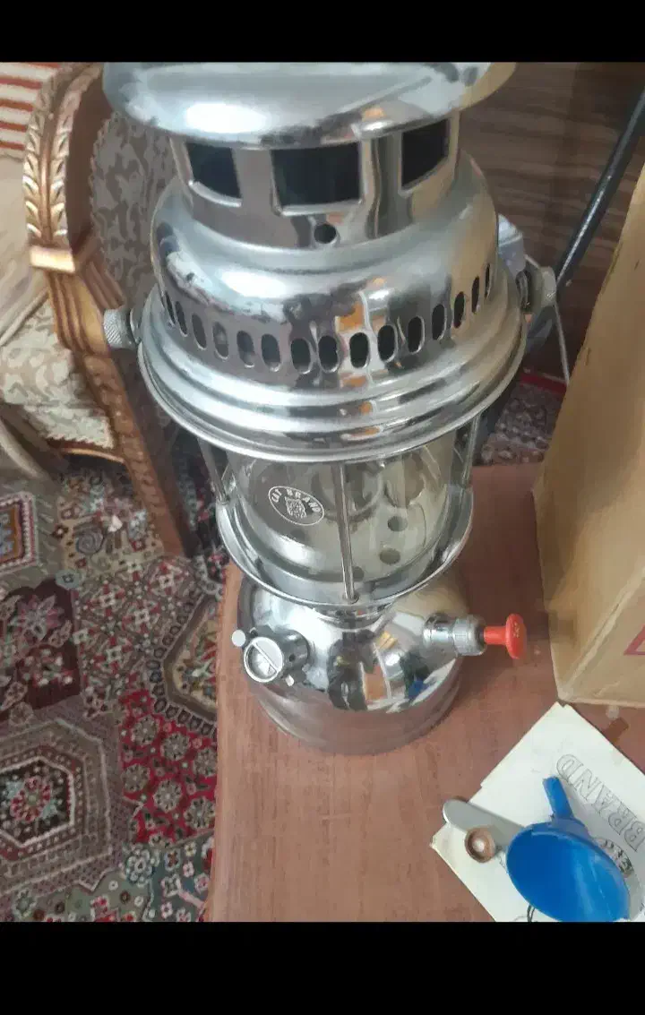 چراغ نفتی قدیمی|کلکسیون اشیاء عتیقه|تربت‌حیدریه, فرمانداری|دیوار