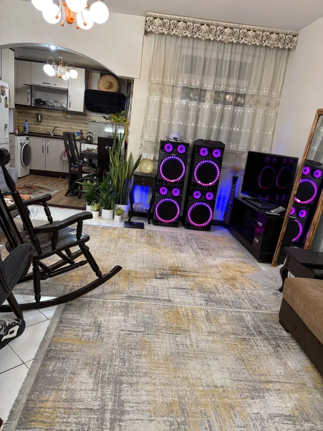 همخونه میخوام(خانه دارم)|اجارهٔ آپارتمان|تهران, جنت‌آباد جنوبی|دیوار