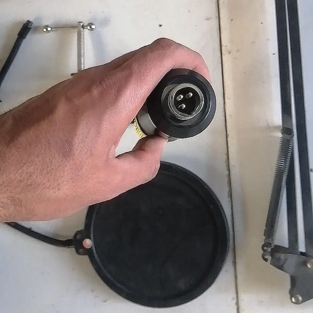 یک عدد میکروفون استودیویی|آلات موسیقی|بجنورد, |دیوار