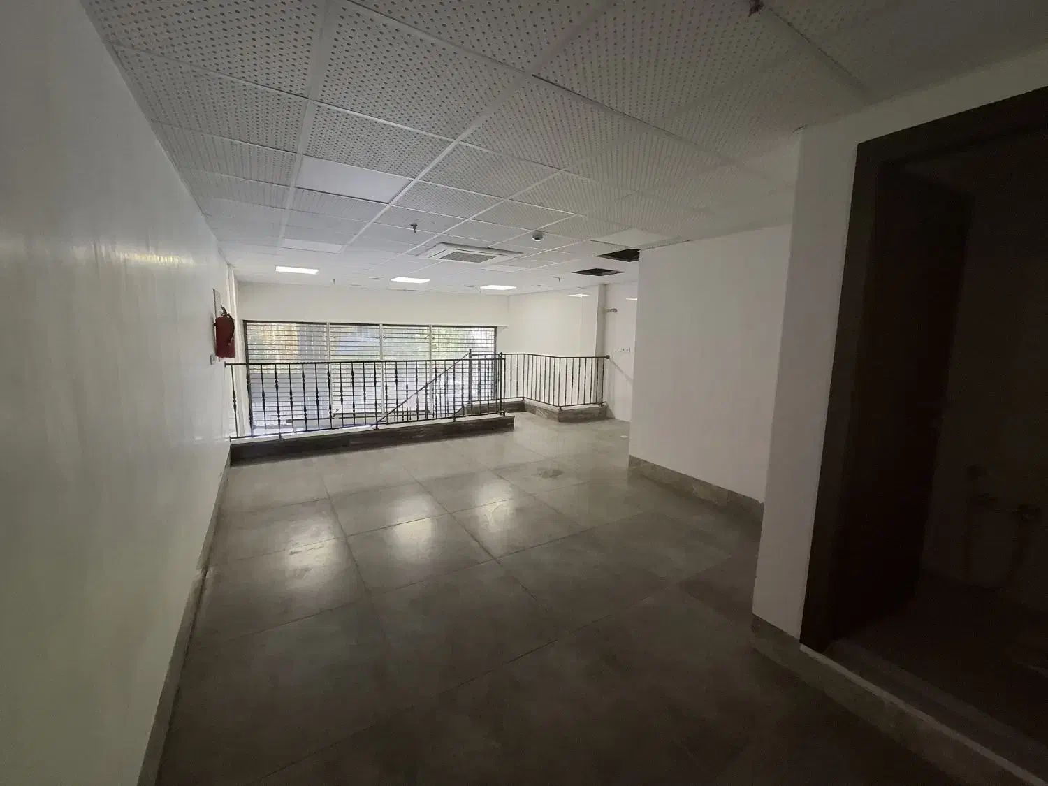 فرصت خاص اجاره مغازه مختص برنددر چنچنه باسقف بلند|اجارهٔ مغازه و غرفه|شیراز, چنچنه|دیوار