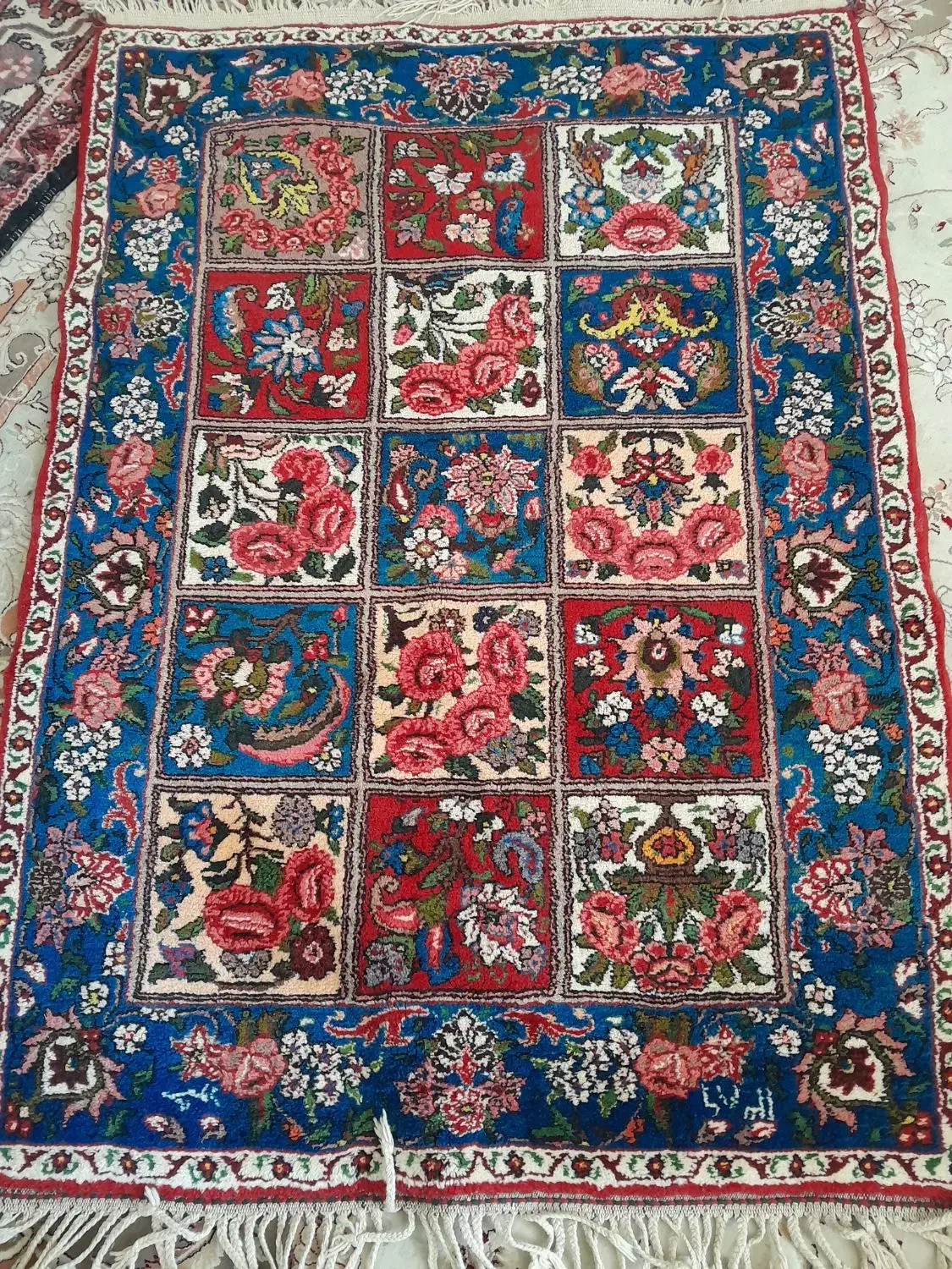 قالی دستباف ۲در۳وذره ونیم|فرش|بروجن, |دیوار