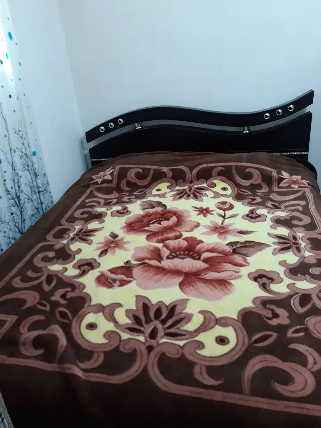 تخت دو نفره به همراه تشک طبی فنری|تخت و سرویس خواب|بروجرد, |دیوار