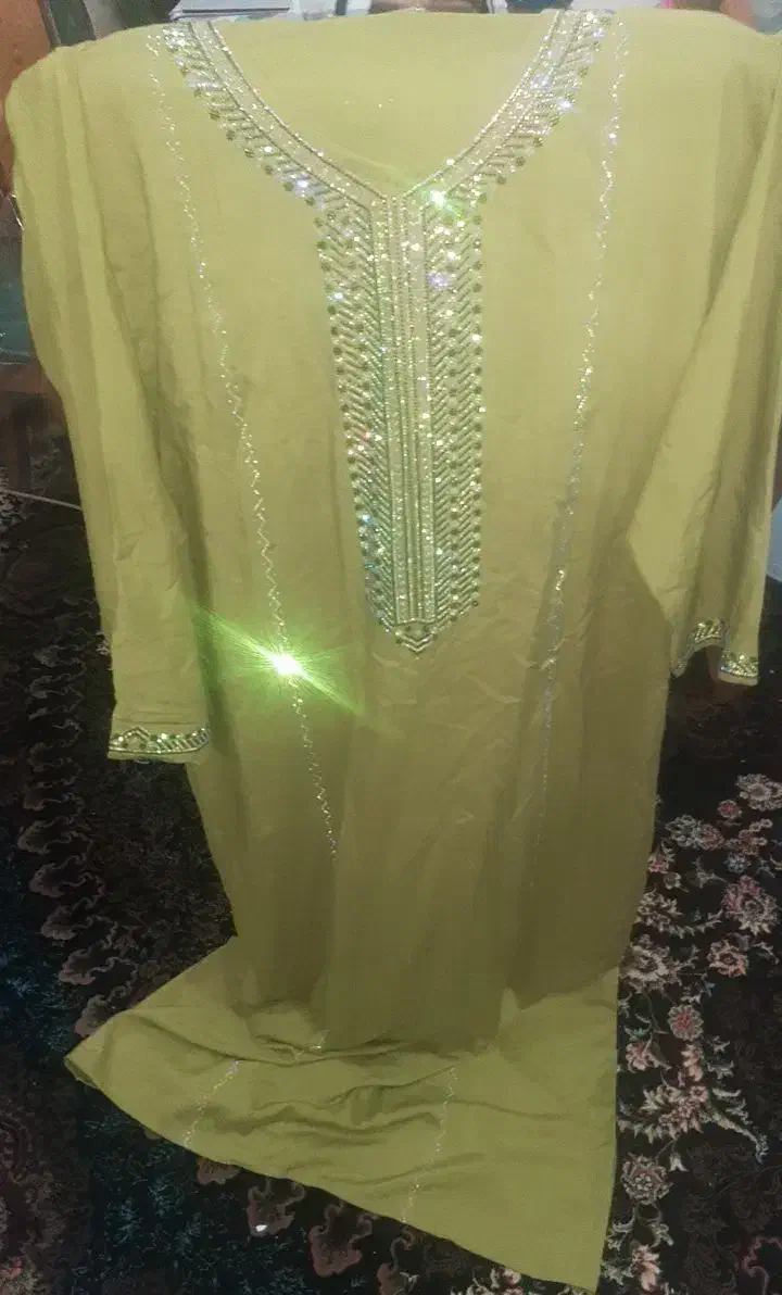 مانتووپیراهن|لباس|تهران, فلسطین (میدان انقلاب)|دیوار