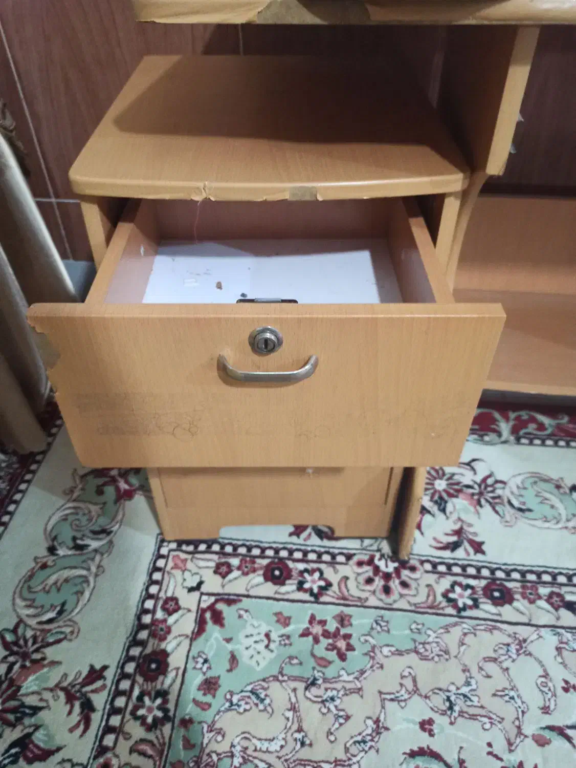 میز و صندلی|میز تحریر و کامپیوتر|اسفراین, |دیوار