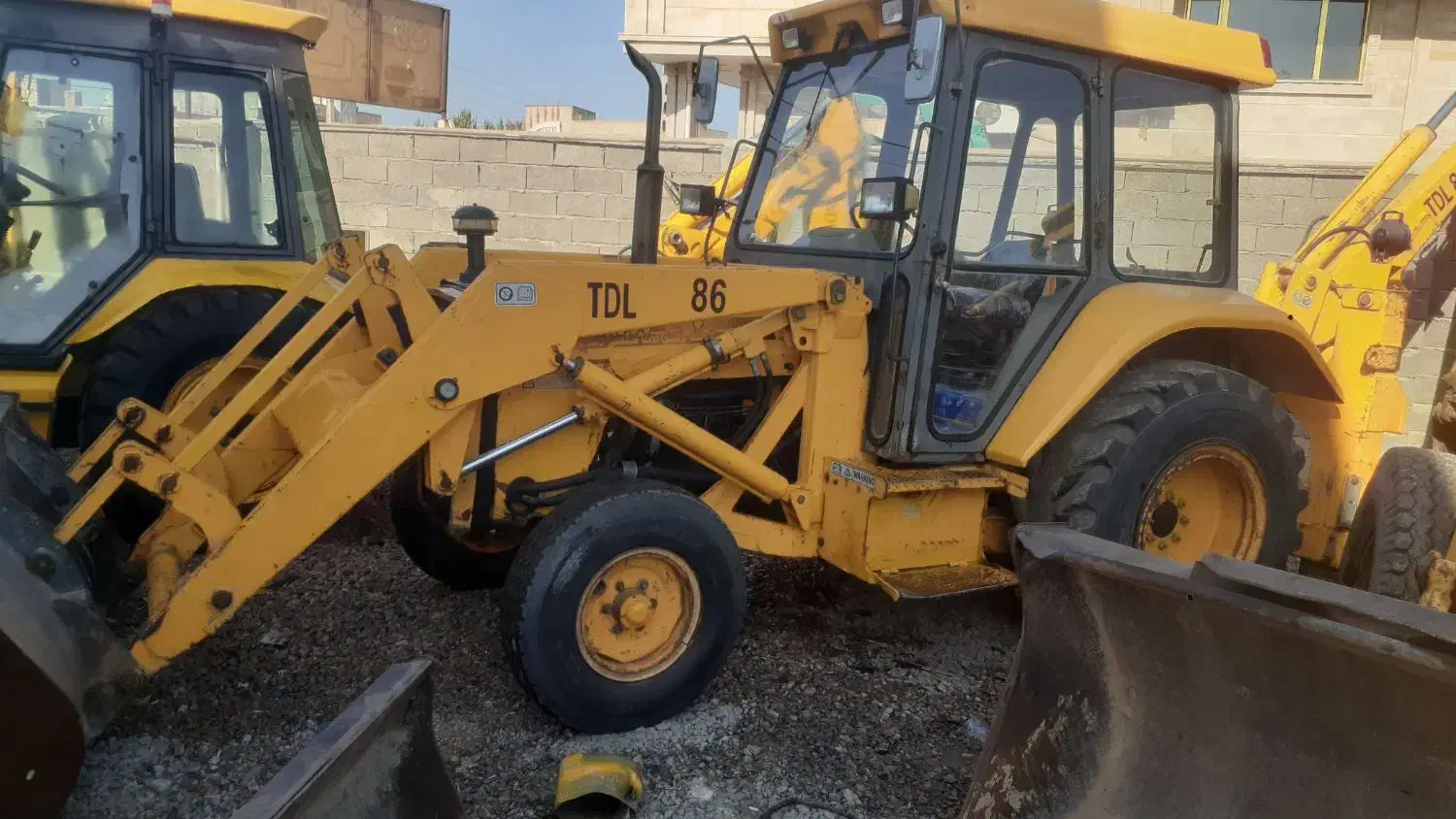 بیل بکهو tdl86|خودرو سنگین|میاندوآب, |دیوار