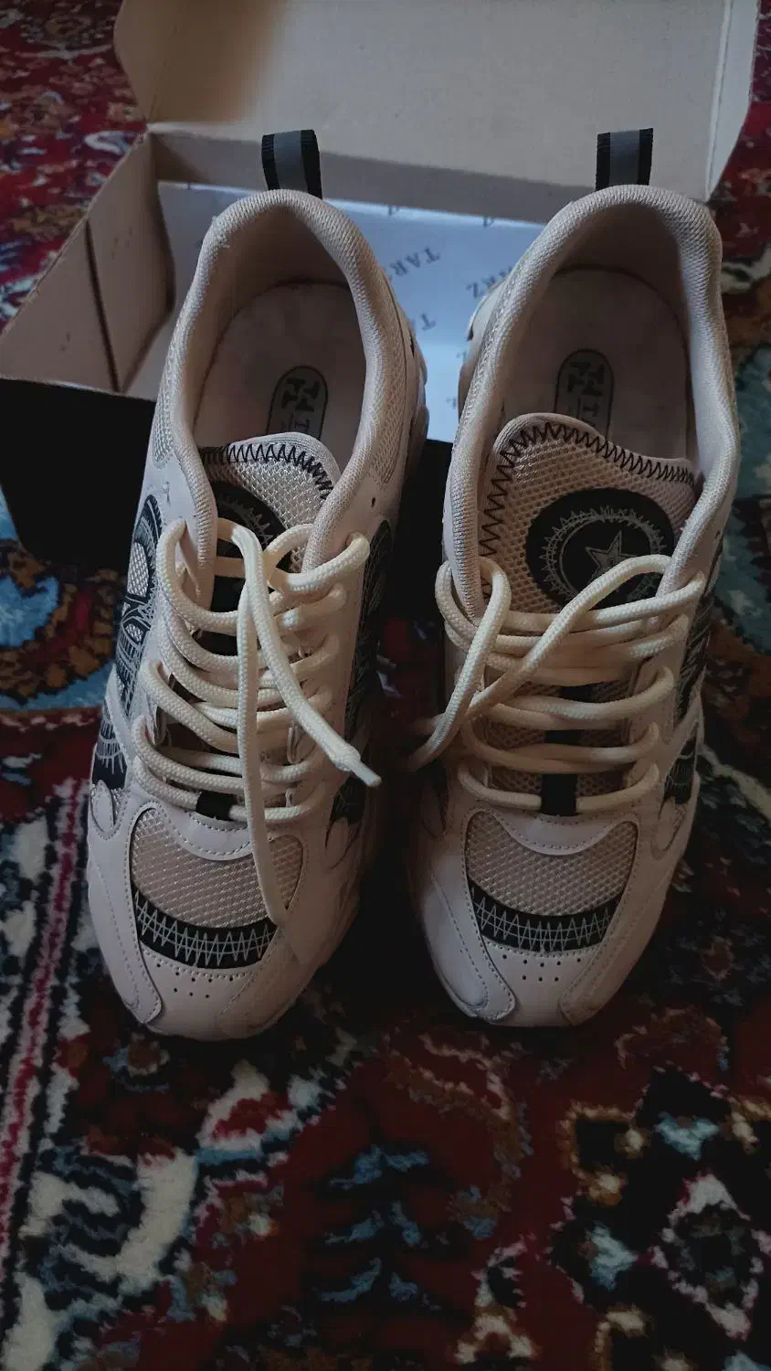 کفش|کیف، کفش، کمربند|بانه, |دیوار