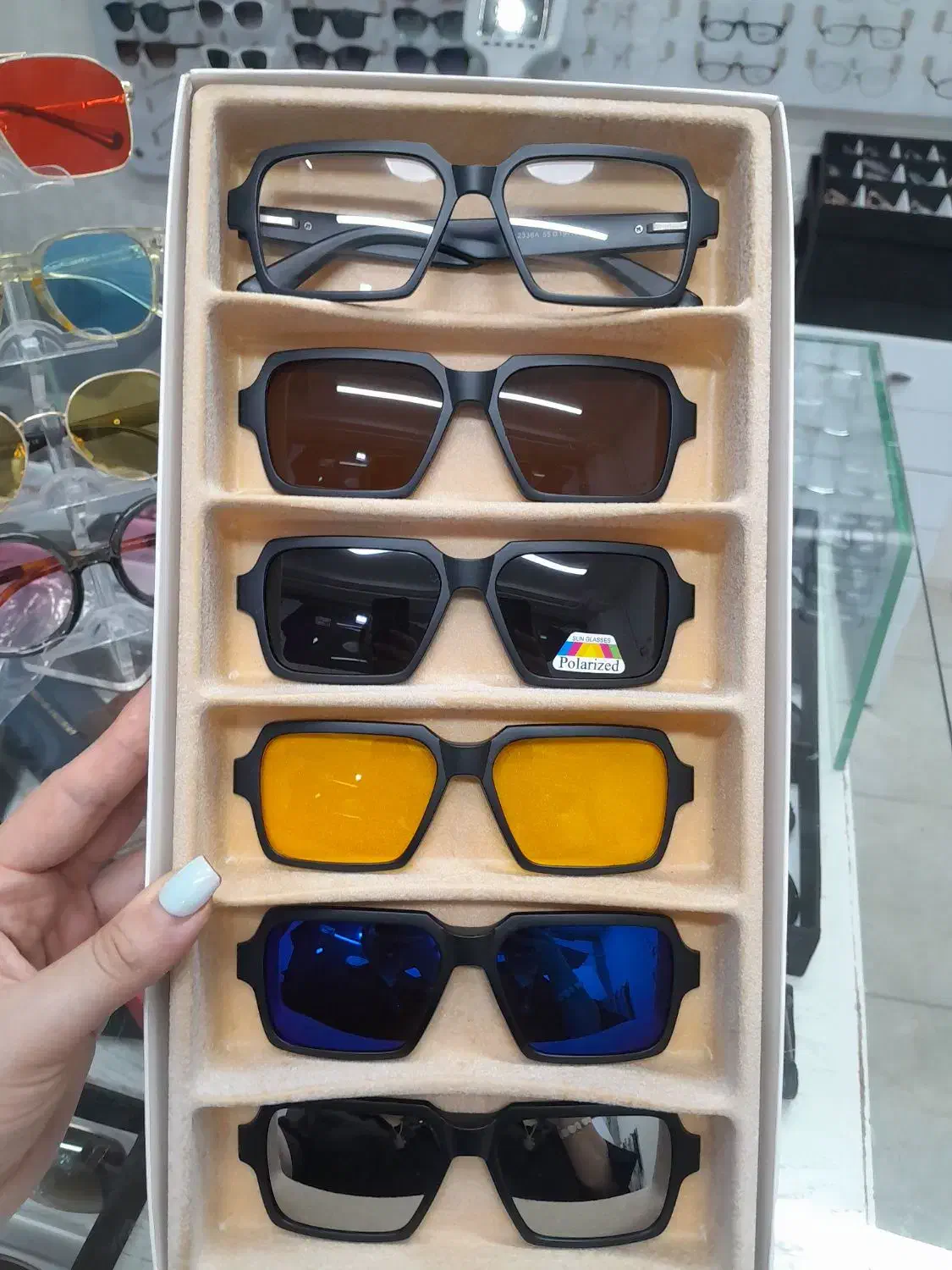 فروش انواع عینک های آفتابی،طبی،کاوردار|زیورآلات و اکسسوری|رشت, دیانتی|دیوار