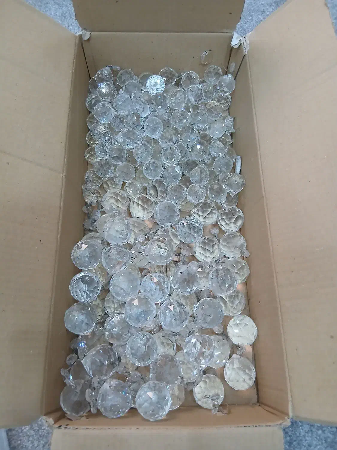 لاله ، لامپ و گوی کریستال|لوستر و چراغ آویز|کرج, اصفهانیها|دیوار