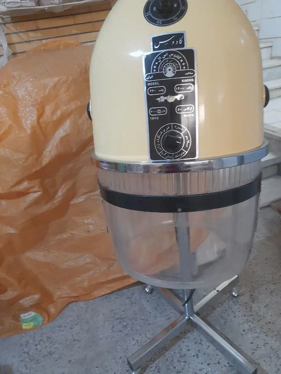 سشوار کلاهی کادوس در حد نوی نو|آرایشی، بهداشتی، درمانی|شاهین‌شهر, اقبال لاهوری|دیوار