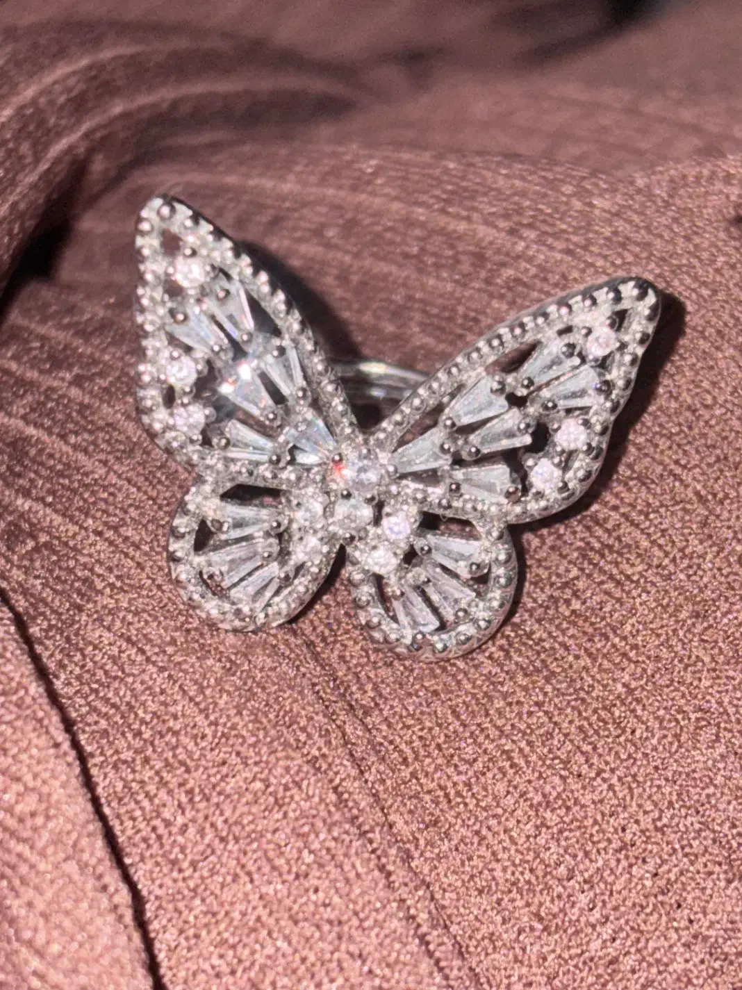 انگشتر پروانه|بدلیجات|شاهینشهر, عطار|دیوار