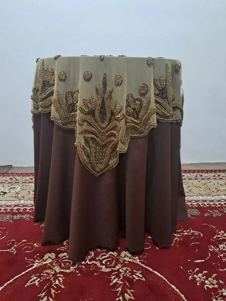 میز خاطره کاملا سالم و تمیز به همراه رومیزی|مبلمان خانگی و میز عسلی|دورود, |دیوار