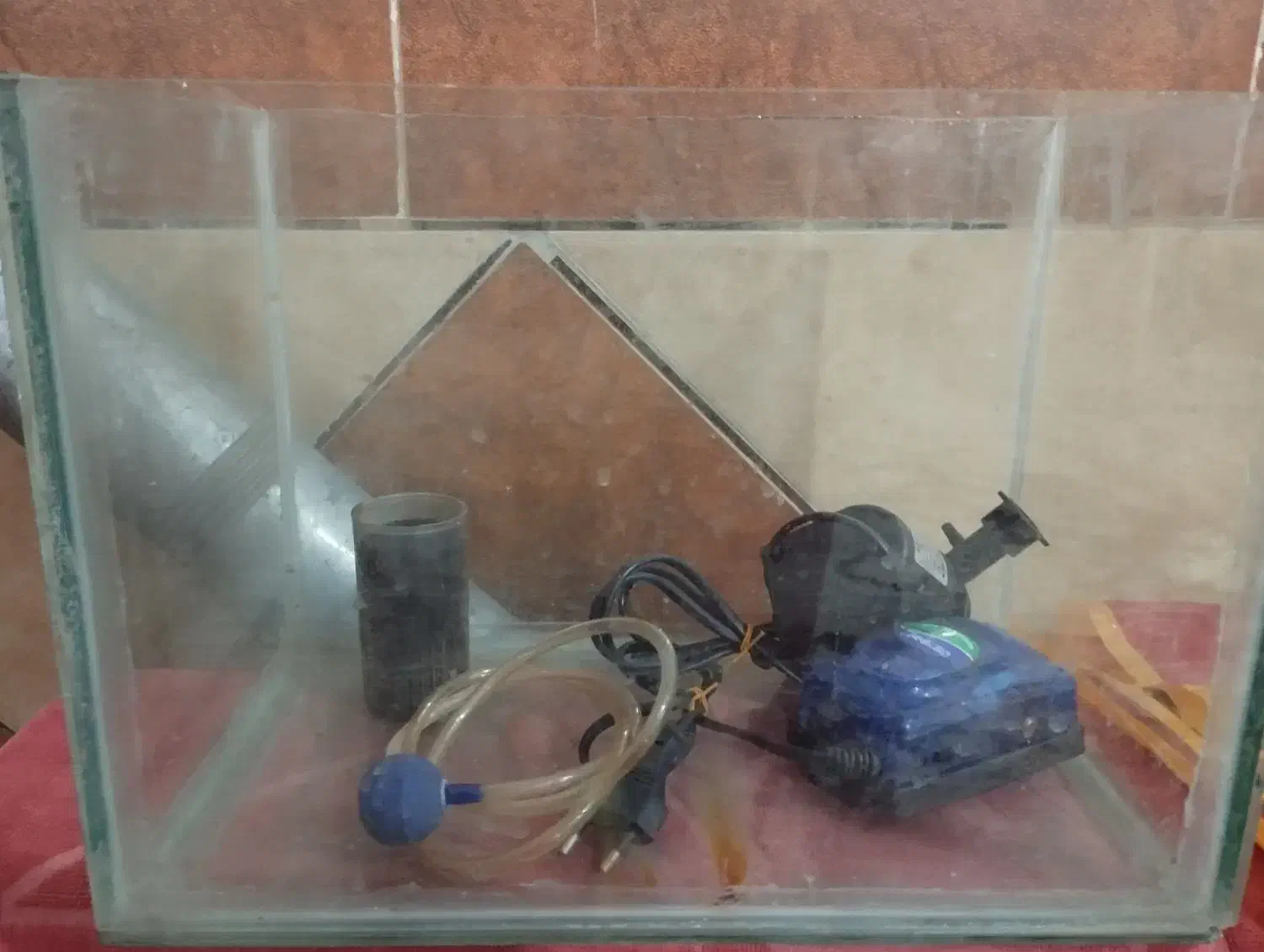 شیشه ی آکواریوم با تمام متعلقات|ماهی|اهواز, مجاهد|دیوار