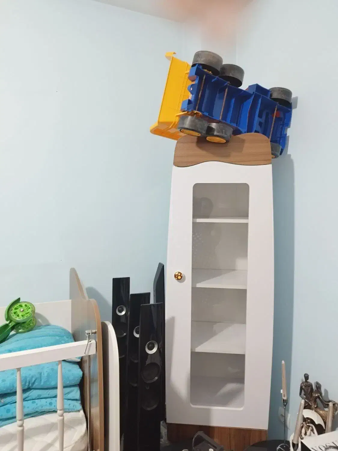 تخت کودک به همراه کمد۳تیکه|تخت و صندلی بچه|کرمانشاه, |دیوار