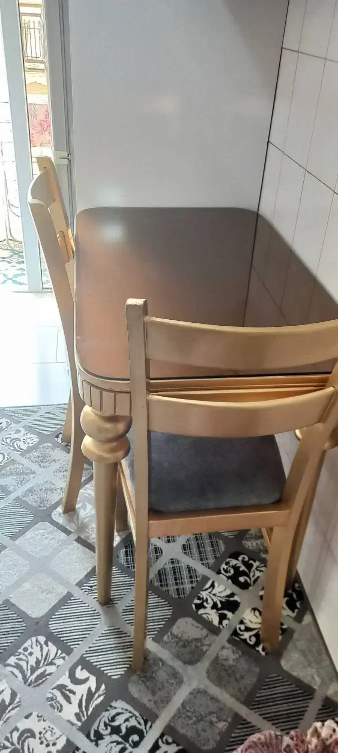 میزنهارخوری|میز و صندلی غذاخوری|اندیشه, اندیشه فاز ۱|دیوار