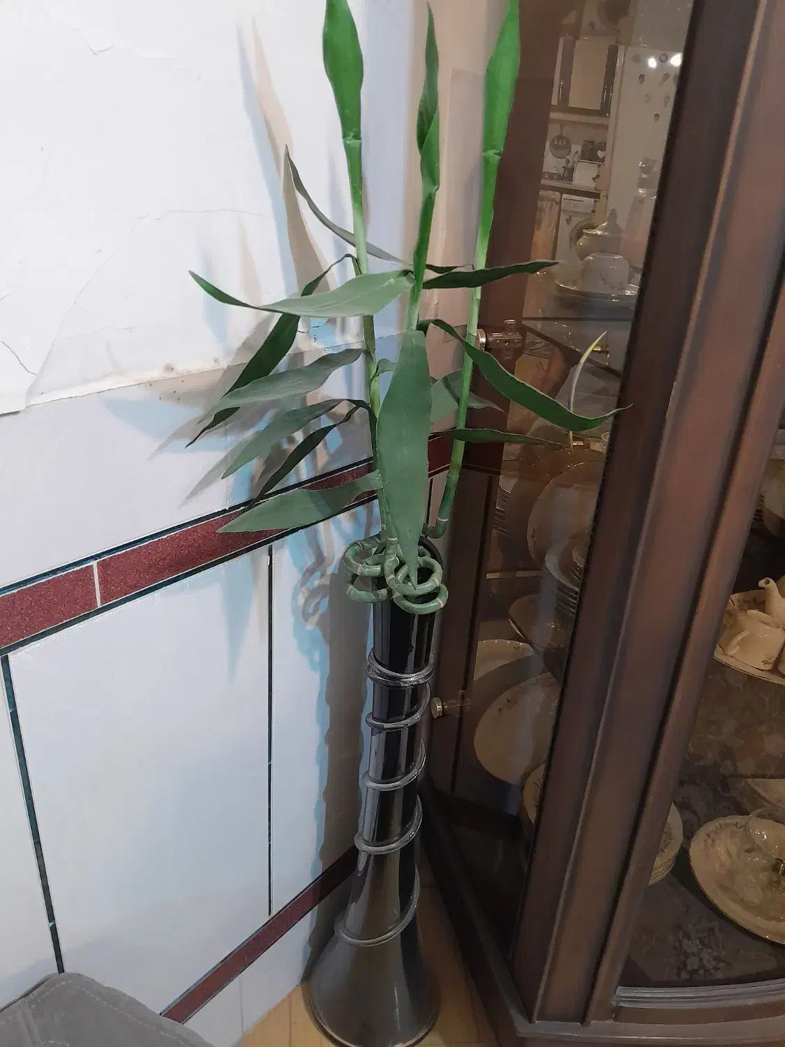 گلدان و ۳ شاخه گل بامبو مصنوعی|گل مصنوعی|نجفآباد, ویلاشهر|دیوار