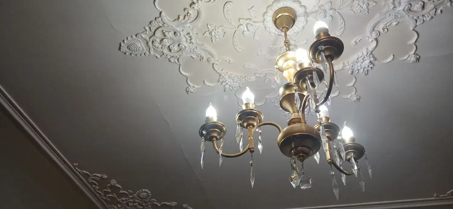 سلام دو عدد لوستر برنز سه شاخه سالم طلایی|لوستر و چراغ آویز|تبریز, |دیوار